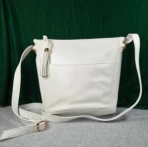 Vintage Toni Off White Genuine Pebbled Leather Crossbody Bucket Bag Purse Tassel
